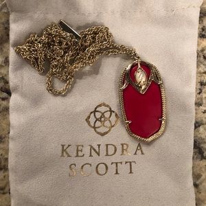 Kendra Scott necklace